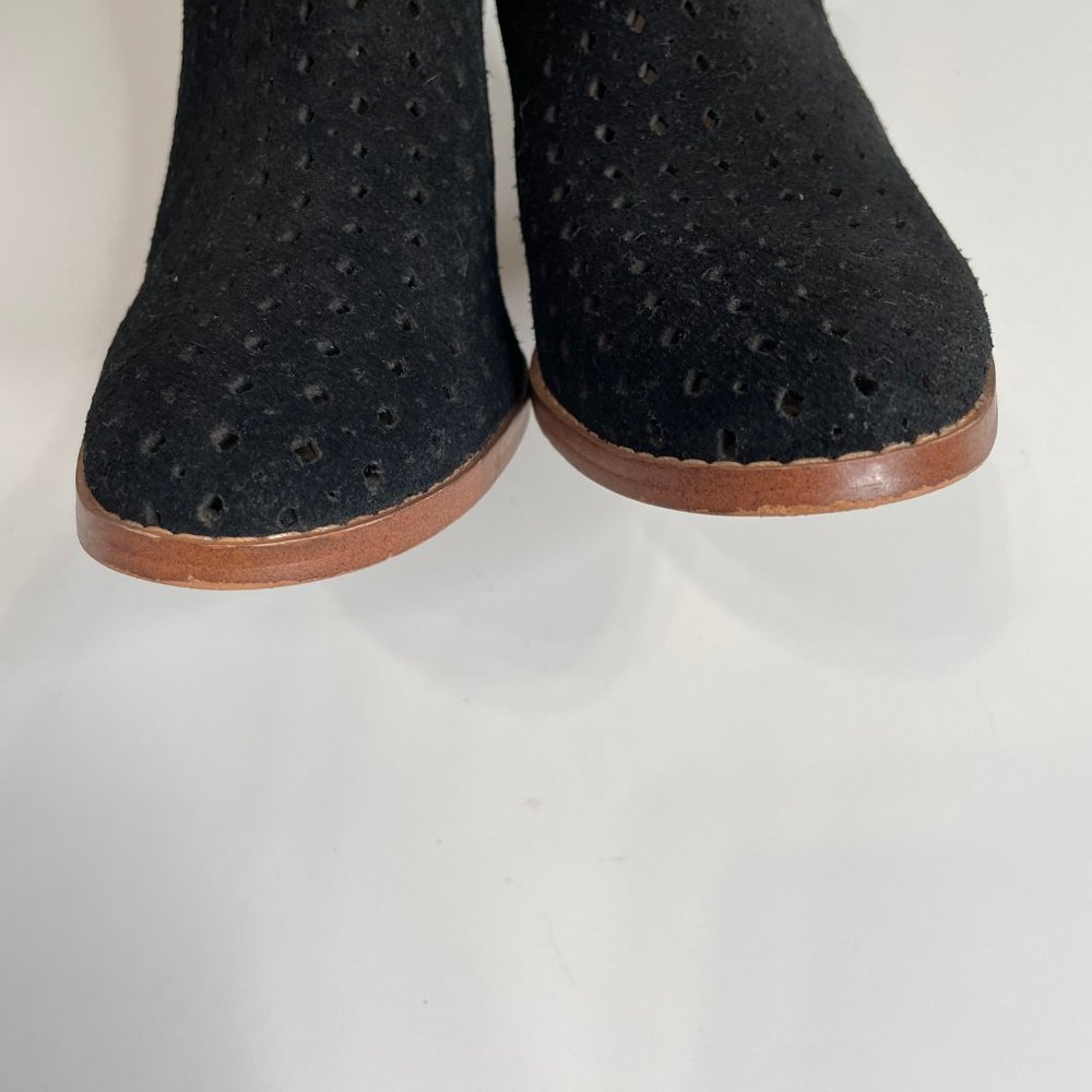 Marc Fisher Suede Ankle Bootie Stacked 3 1/2" Heel Laser Cut Zip Back - Picture 10 of 11